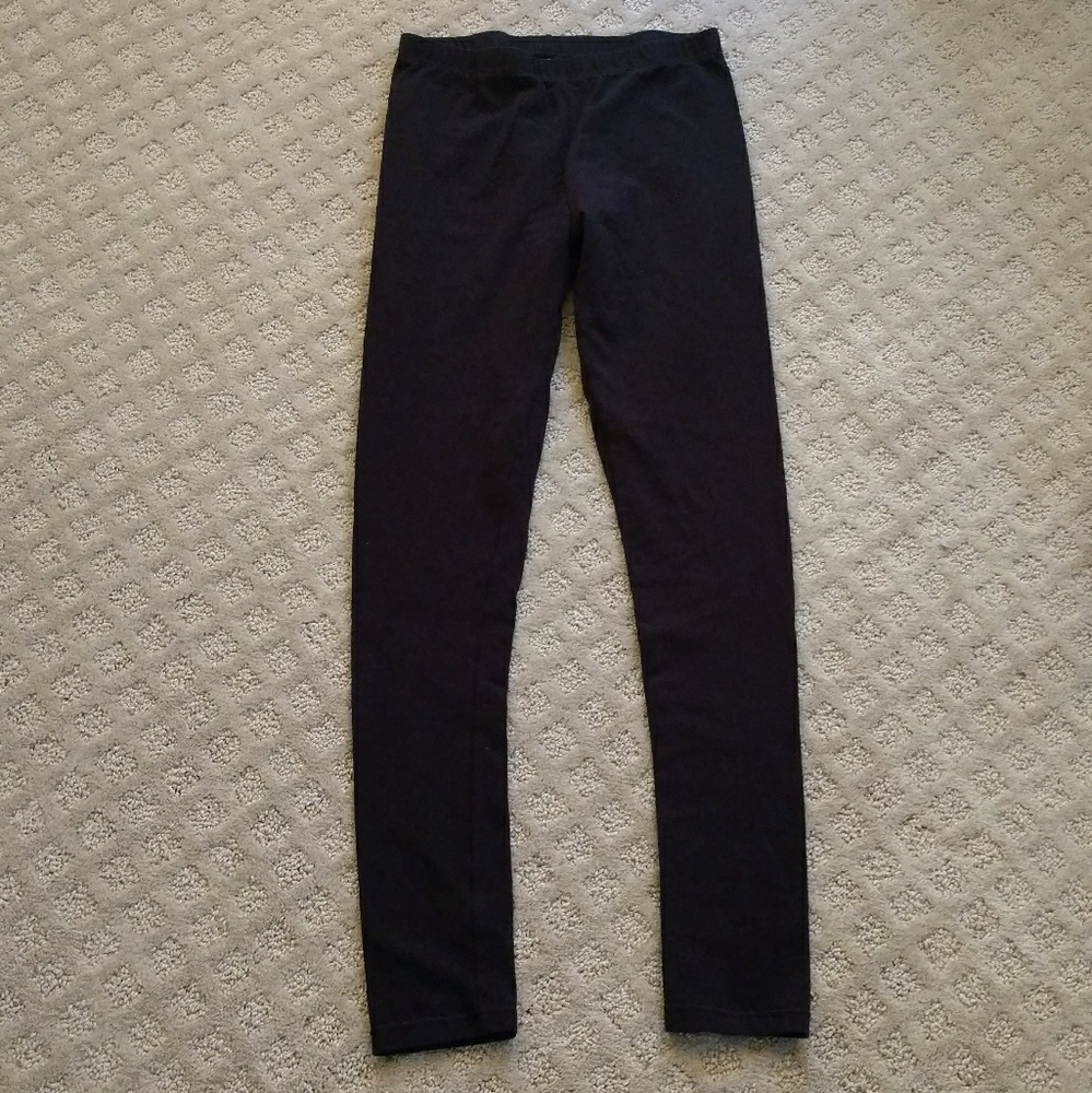 **SOLD** Black leggings